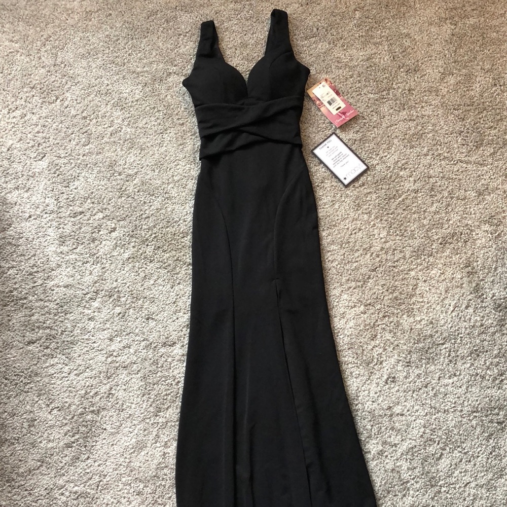 *SOLD* NWT Emerald Sundae Black Formal Slitted Dress - Picture 3 of 10